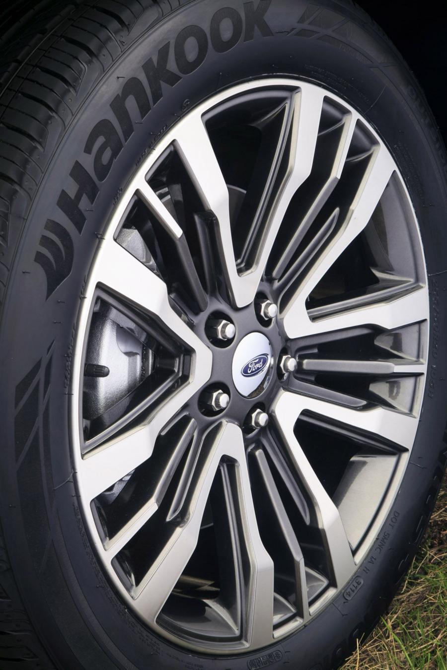  Ford Explorer Platinum 2015 года  (фото 14 из 33)